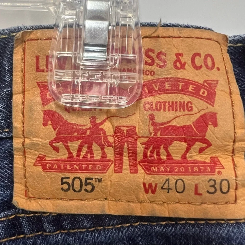 LEVI'S 505 Jeans 100% cotton medium wash size 40 30